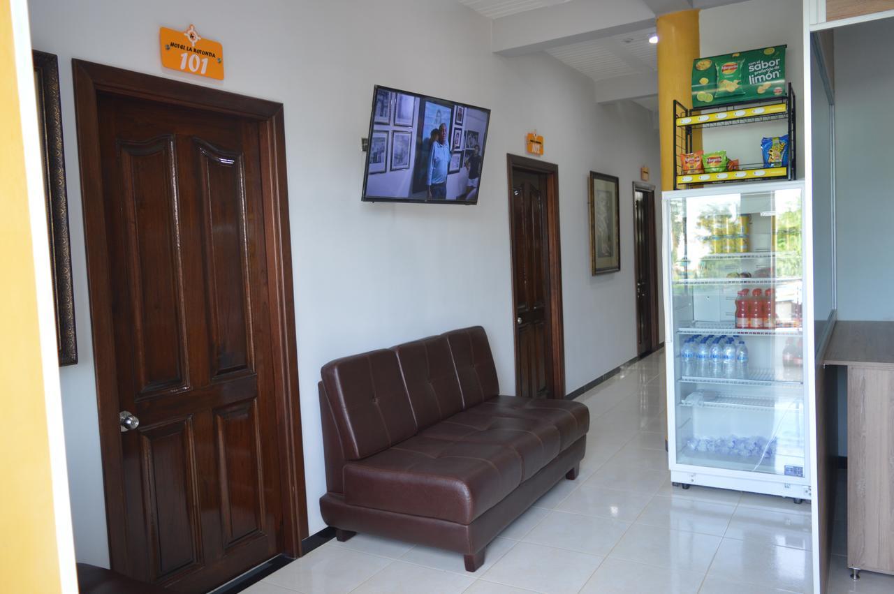 Hotel La Rotonda Caucasia Екстер'єр фото